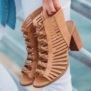 DV Dolce Vita Alyson Ankle Booties Heels Peep Toe Tan 10